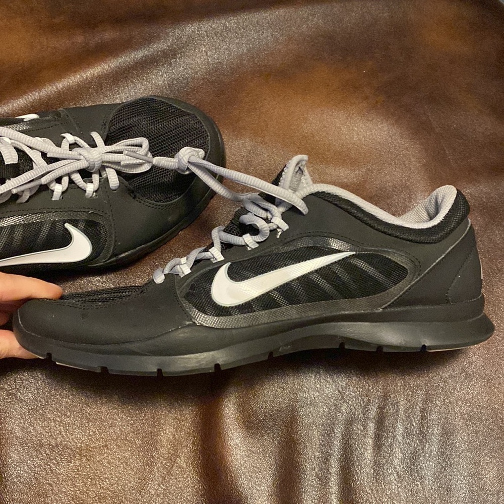 💋Nike black and grey training shoes!